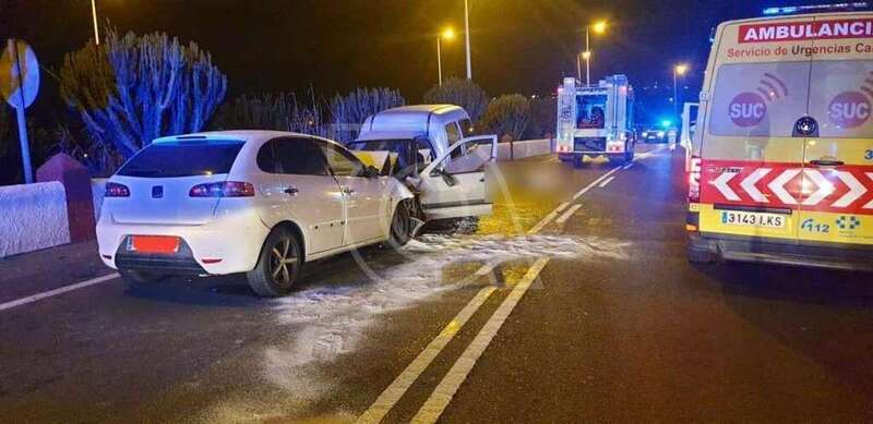 Choque frontal con dos víctimas mortales en la circunvalación/TA.